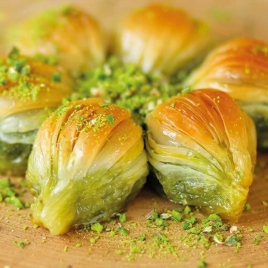 Seashell Shape Pistachio Baklava Tray (35 pcs)
